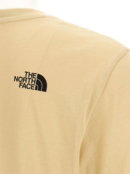 T-Shirt by The North Face for men in cotton polyester beige & print features a plush silhouette, showcasing a sophisticated and for a truly plush finish.