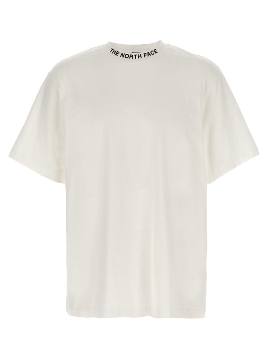 T-Shirt by The North Face for men in cotton bicolour, black & white showcases a chic silhouette, artfully detailed with a chic crew neckline and for a chic finish.