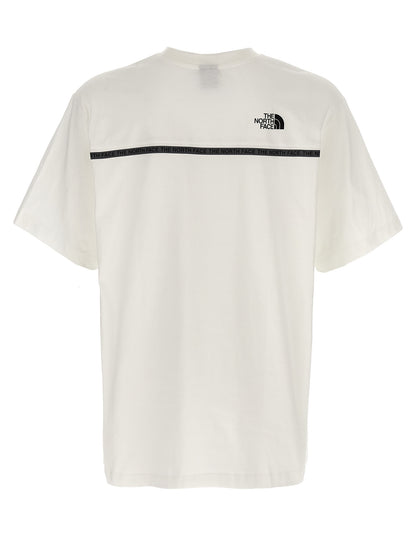 T-Shirt by The North Face for men in cotton bicolour, black & white showcases a dramatic silhouette, elegantly detailed with a dramatic crew neckline and for a truly dramatic finish.