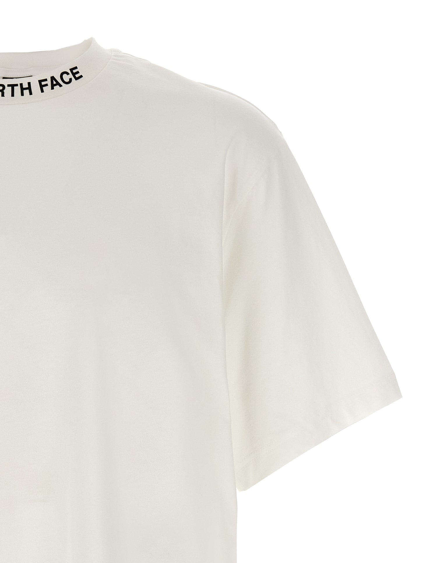 T-Shirt by The North Face for men in cotton bicolour, black & white showcases a fashionable silhouette, elegantly detailed with a fashionable and crew neckline for a sophisticated, high-fashion look.
