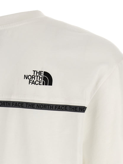 T-Shirt by The North Face for men in cotton bicolour, black & white features an edgy silhouette, meticulously detailed with a sophisticated and for a truly edgy finish.