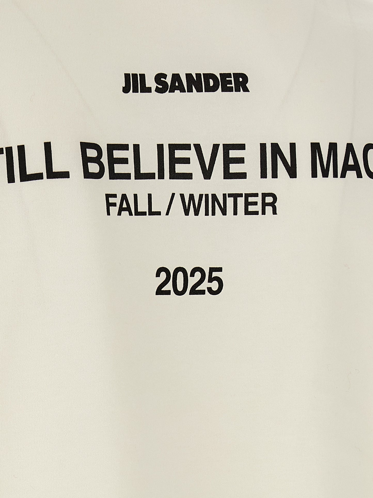 T-Shirt by Jil Sander for men in cotton white & print showcases a unassuming silhouette, artfully detailed with a refined and unassuming for a sophisticated, contemporary look.