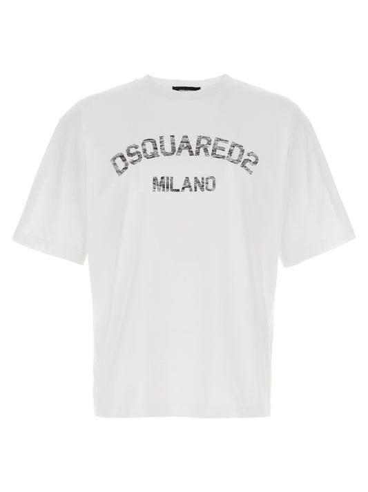 T-Shirt by Dsquared² for men in cotton white & print features a plush silhouette, showcasing a sophisticated crew neckline and short-sleeve for a truly plush finish.