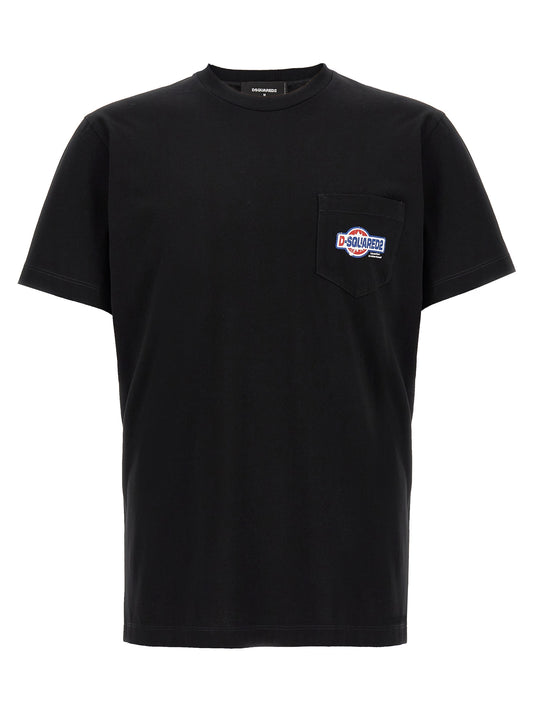 T-Shirt by Dsquared² for men in cotton black & print features an edgy silhouette, meticulously detailed with a sophisticated and for a truly edgy finish.