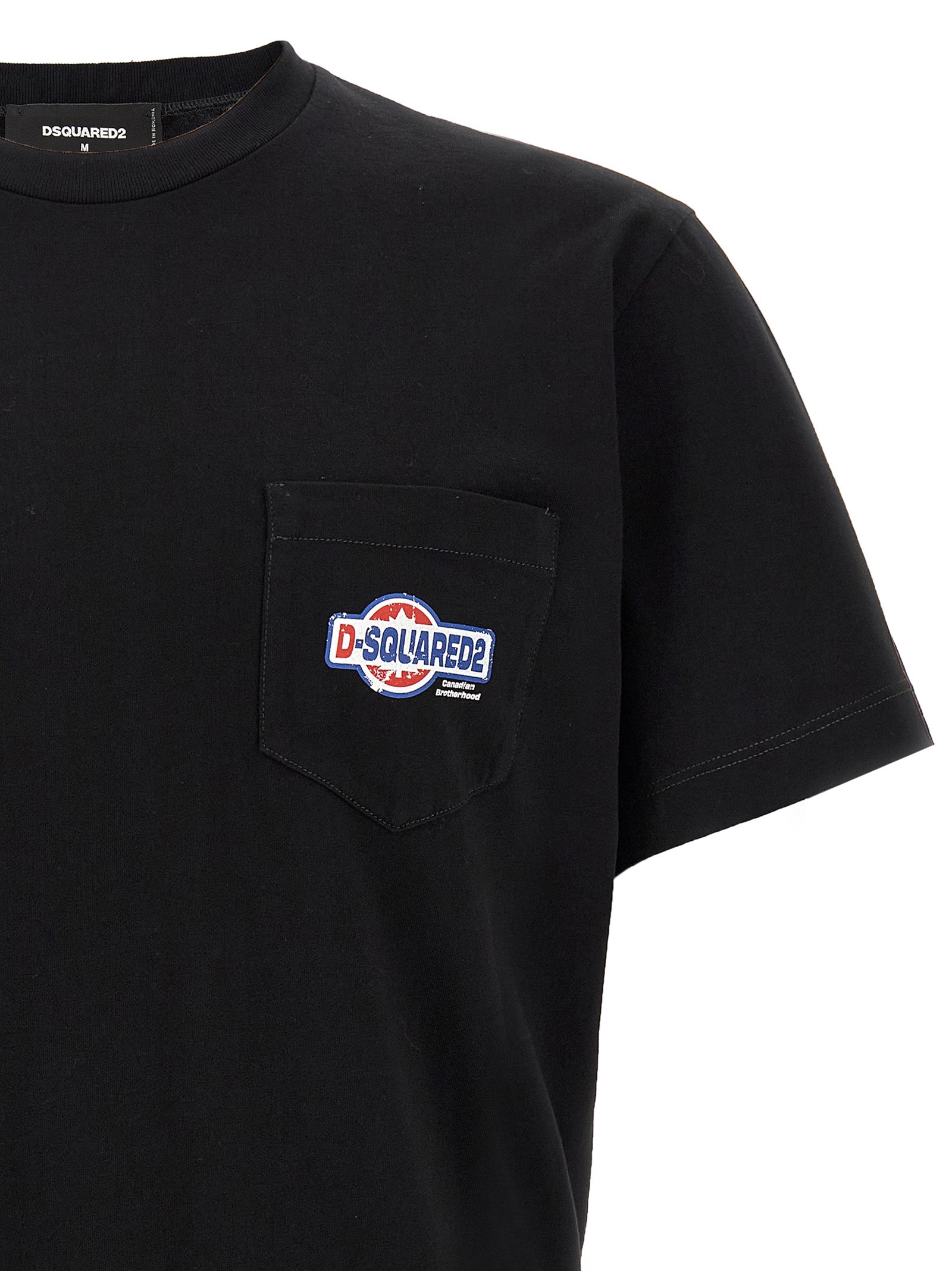T-Shirt by Dsquared² for men in cotton black & print showcases a dramatic silhouette, elegantly detailed with a dramatic and for a truly dramatic finish.