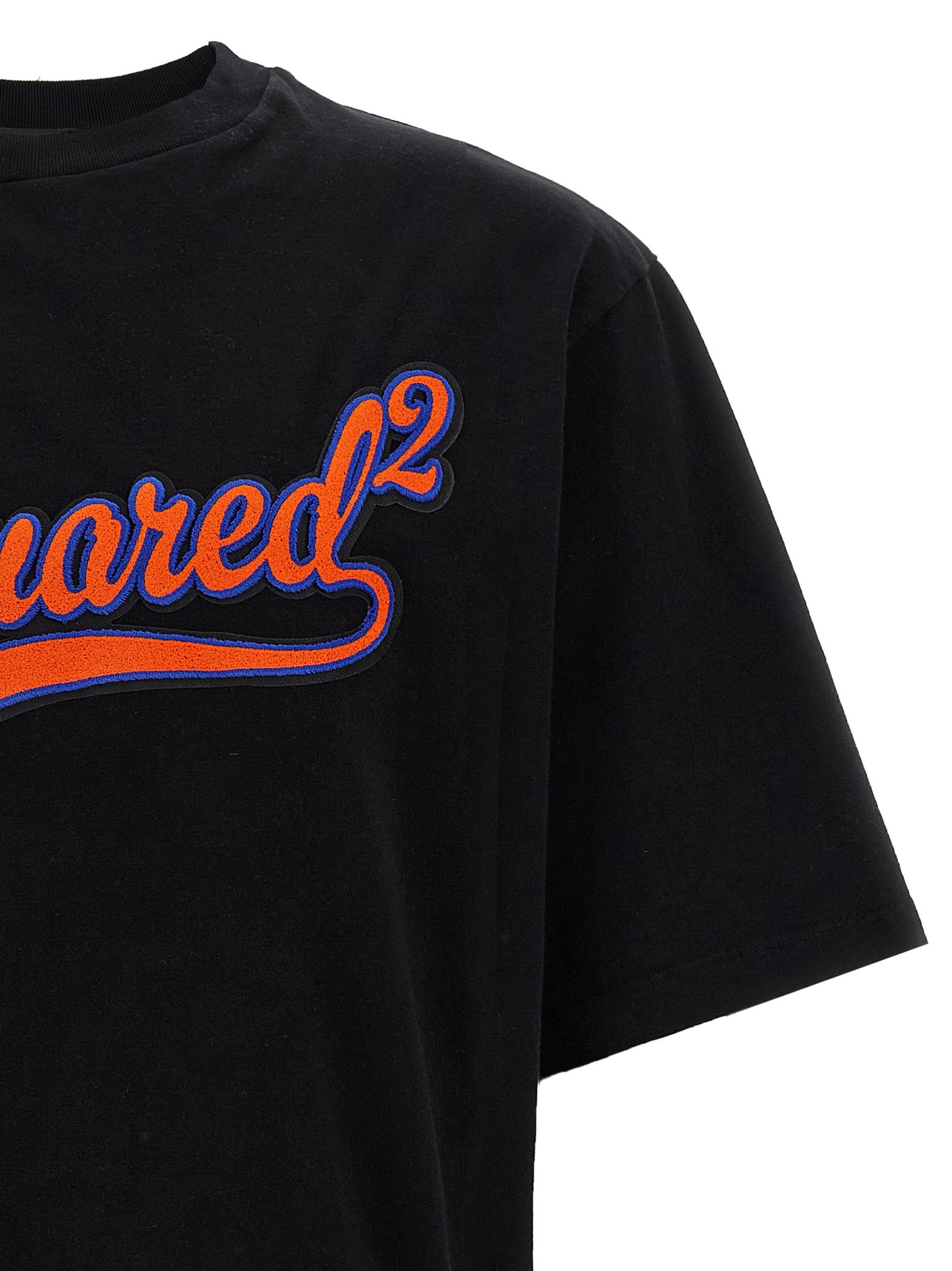 T-Shirt by Dsquared² for men in cotton black & print showcases a unassuming silhouette, artfully detailed with a refined and unassuming for a sophisticated, contemporary look.