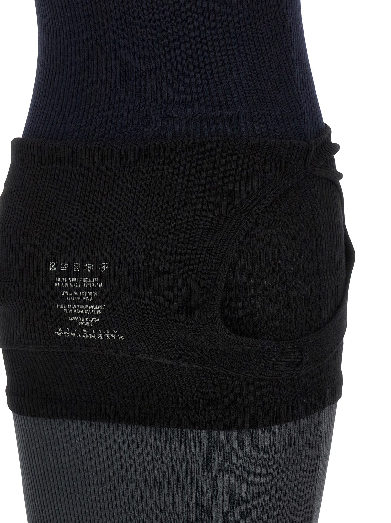 Dress by Balenciaga for women in cotton black features an magnificent silhouette, artfully detailed with a magnificent and that flows into an magnificent maxi long.