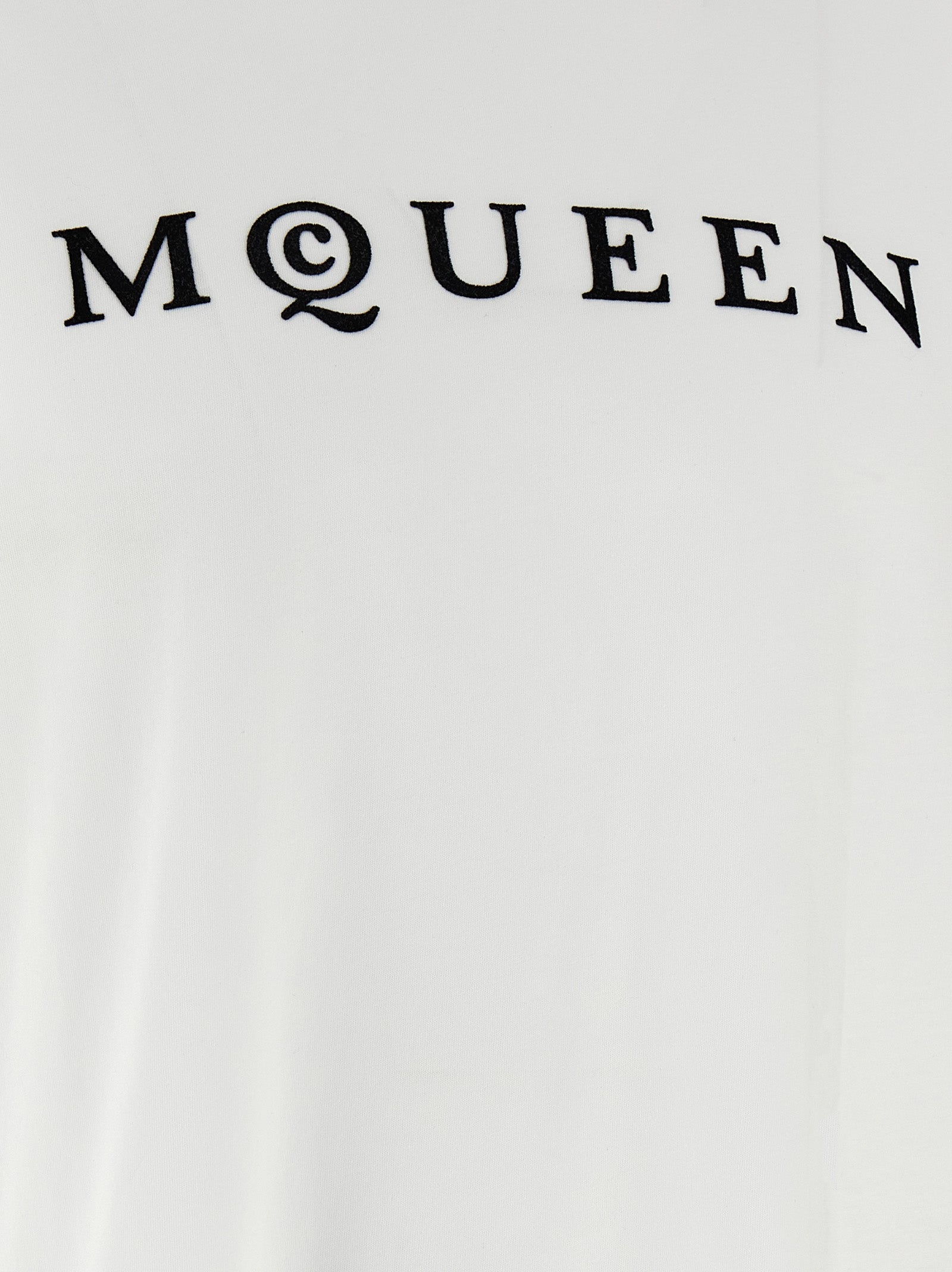 T-Shirt by Alexander McQueen for men in cotton bicolour, black & white showcases a fashionable silhouette, elegantly detailed with a fashionable and for a sophisticated, high-fashion look.