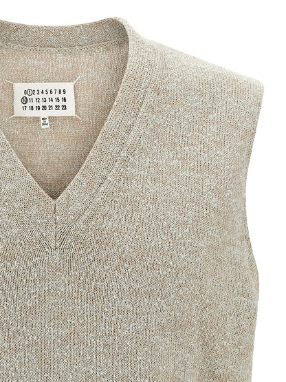 This Sweater by Maison Margiela for men in polyamide & cotton beige & signature presents a understated silhouette, featuring a sophisticated v-neck neckline and for a understated finish.