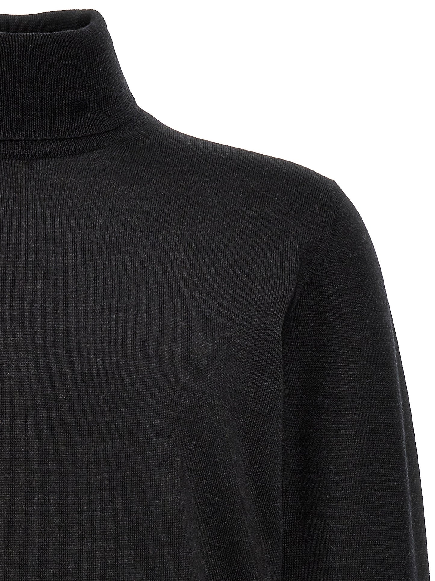 Cardigan by Roberto Collina for men in merino wool gray features an impeccable silhouette, showcasing a sophisticated and detail for a truly impeccable finish.