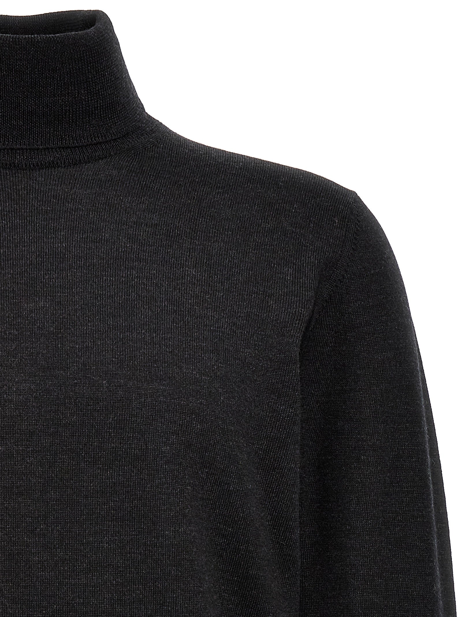Cardigan by Roberto Collina for men in merino wool gray features an impeccable silhouette, showcasing a sophisticated and detail for a truly impeccable finish.