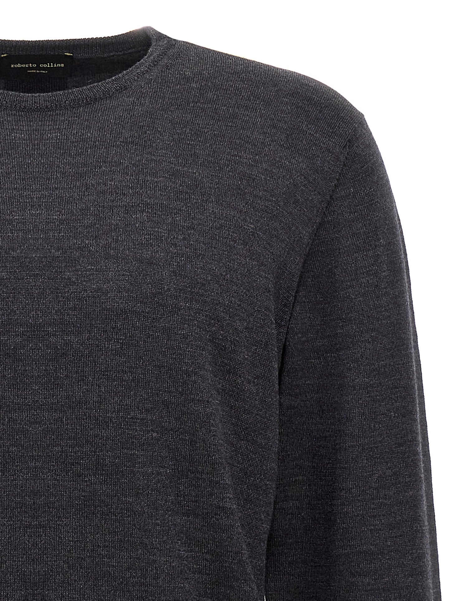 Cardigan by Roberto Collina for men in merino wool gray showcases a captivating silhouette, artfully detailed with a captivating and for a truly sophisticated captivating look.