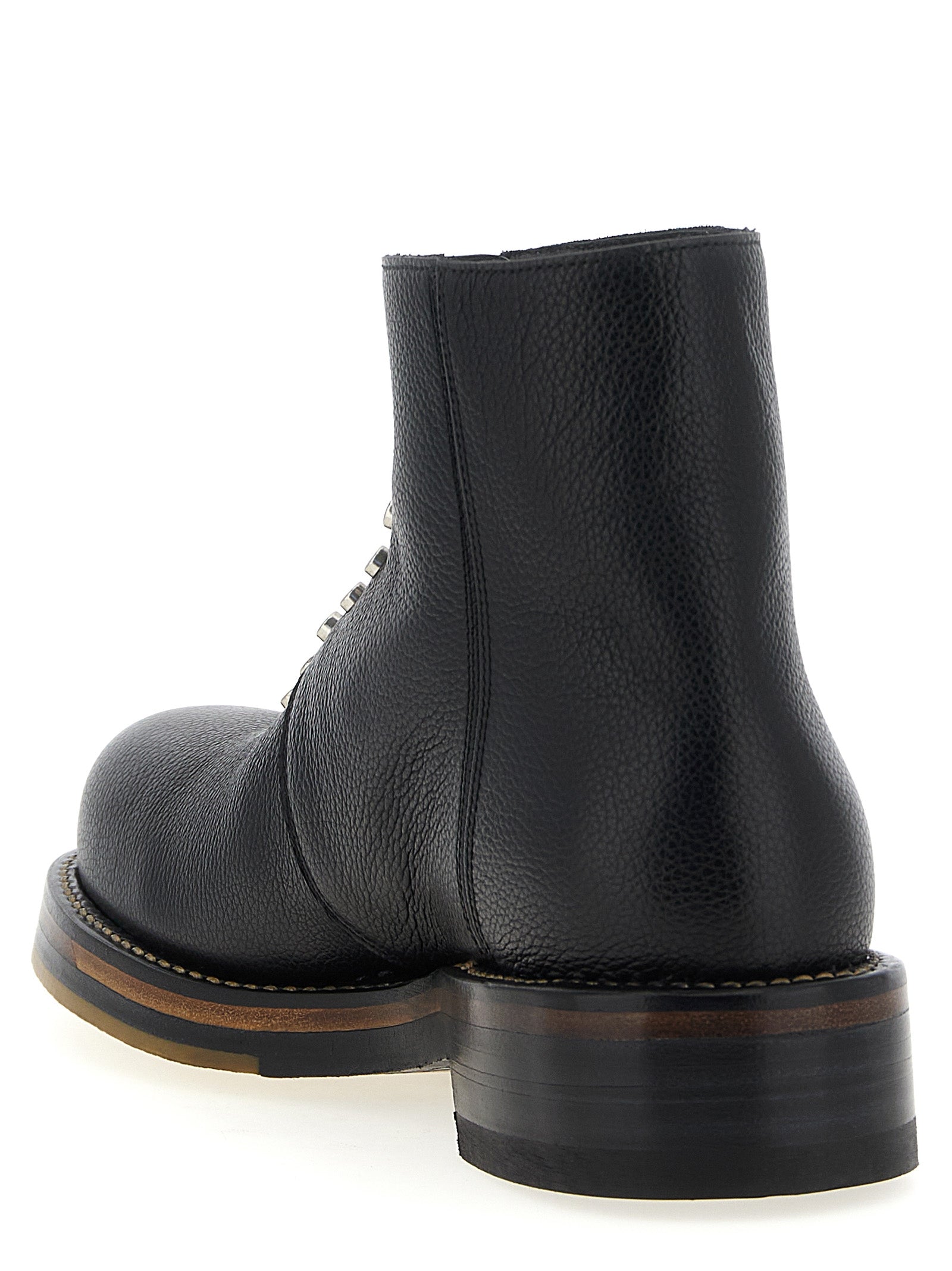 Ankle Boots by Alexander McQueen for men in calfskin leather black showcases a ergonomic silhouette from the Men's Calfskin Leather Ankle Boots collection, featuring a ergonomic and a ergonomic .