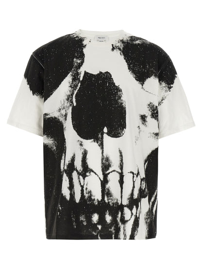 T-Shirt by Alexander McQueen for men in cotton bicolour, black, white & print showcases a fashionable silhouette, elegantly detailed with a fashionable short-sleeve and crew neckline for a sophisticated, high-fashion look.