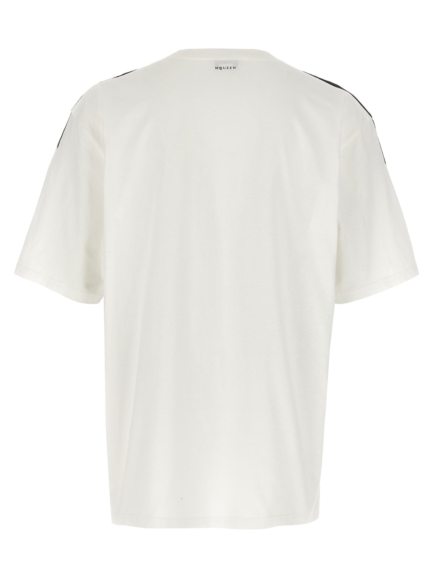 T-Shirt by Alexander McQueen for men in cotton bicolour, black, white & print showcases a dramatic silhouette, elegantly detailed with a dramatic crew neckline and for a truly dramatic finish.