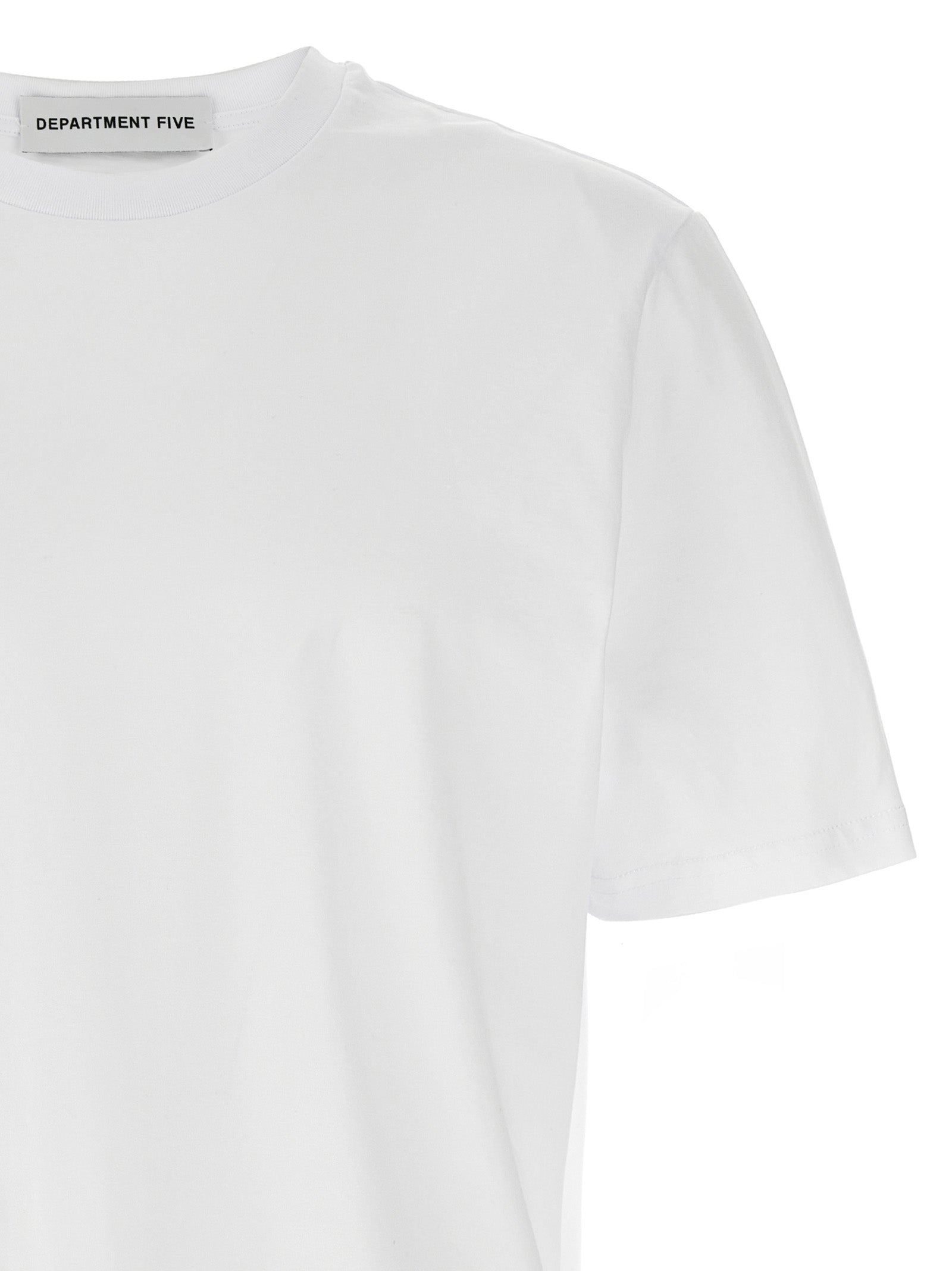 T-Shirt by Department 5 for men in cotton white & print showcases a chic silhouette, artfully detailed with a chic crew neckline and for a chic finish.