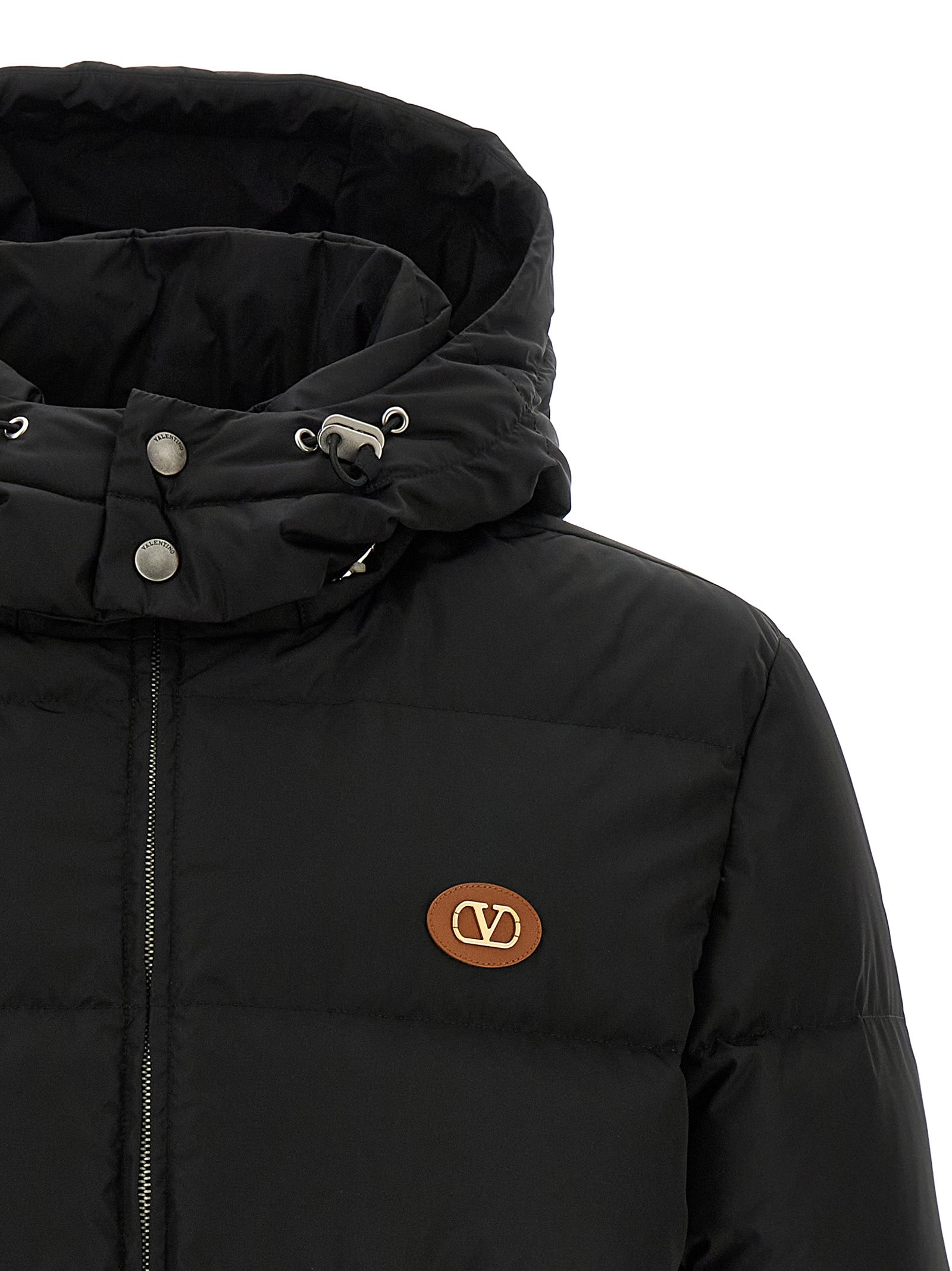 This Hooded Puffer Jacket by Valentino Garavani for men in polyamide black & signature exhibits a edgy silhouette, meticulously detailed with functional hooded & insulated and a edgy wrap hooded neckline for a edgy finish.