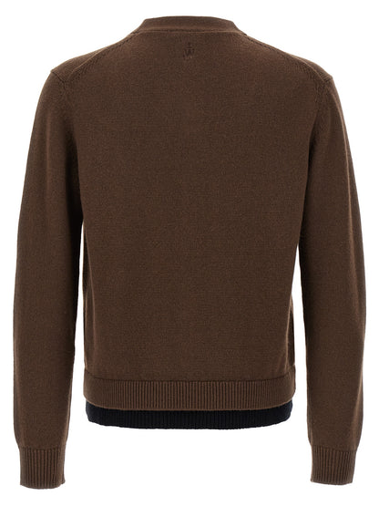 Cardigan by J.W.Anderson for men in cashmere brown showcases a luxurious silhouette, meticulously detailed with a sophisticated round v-neck neckline and for a refined finish.