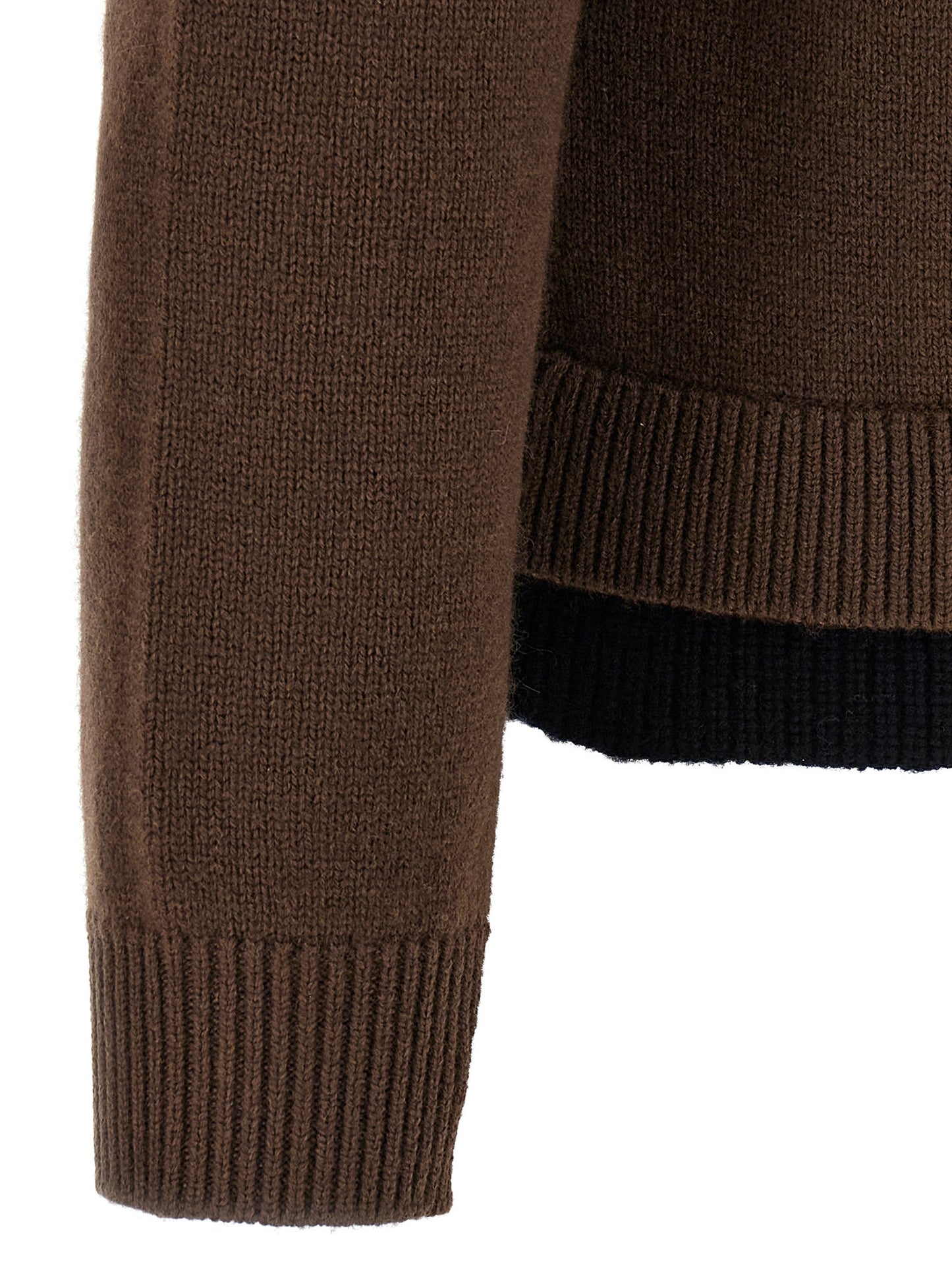 Cardigan by J.W.Anderson for men in cashmere brown features an crisp silhouette, showcasing a sophisticated and detail for a truly crisp finish.