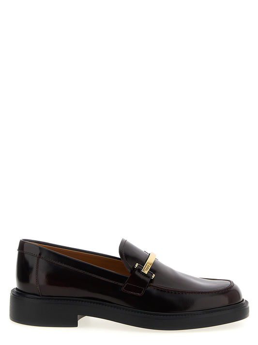 Flat Loafer Slip-On Shoes by Tod's for women in calfskin leather bordeaux showcases a timeless silhouette from the City Women's Calfskin Leather Flat Loafer Slip-On Shoes collection, featuring a timeless flat and for a timeless finish.