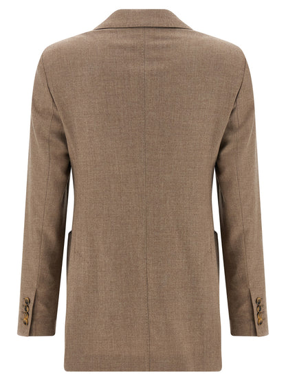 This Blazer by Max Mara for women in cashmere & cupro beige presents a tailored silhouette, meticulously tailored with a tailored and distinctive for a tailored finish.