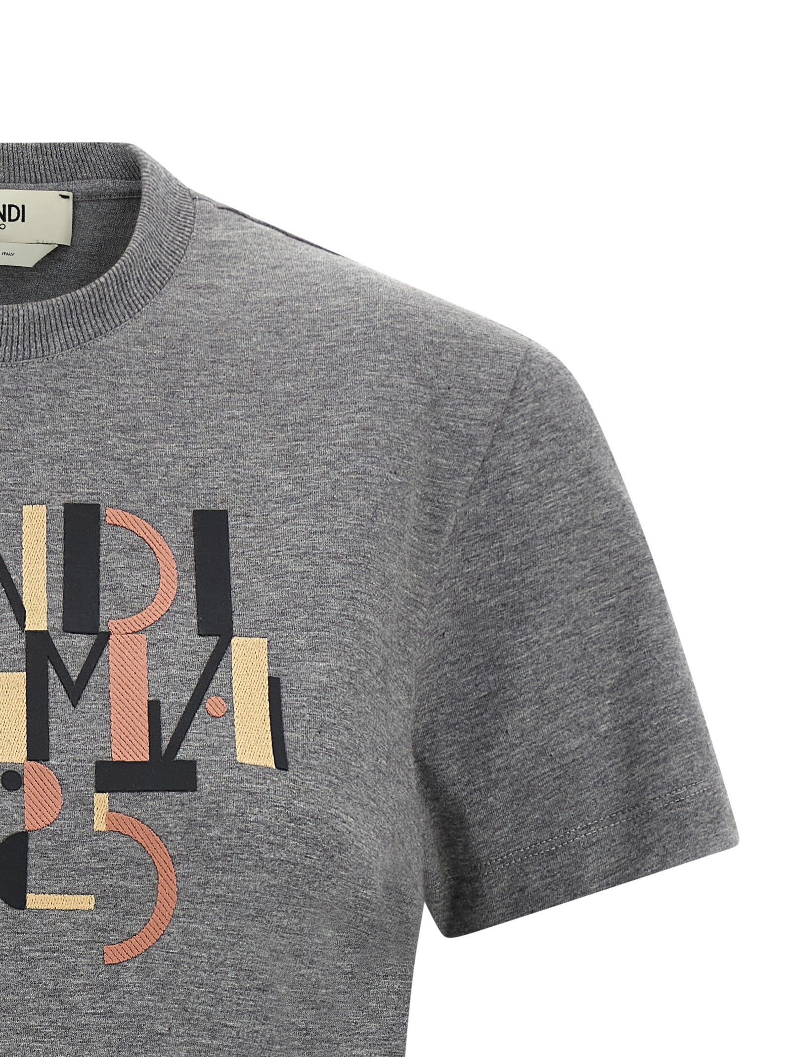 T-Shirt by Fendi for women in cotton gray & print features an edgy silhouette, meticulously detailed with a sophisticated and crew neckline for a truly edgy finish.