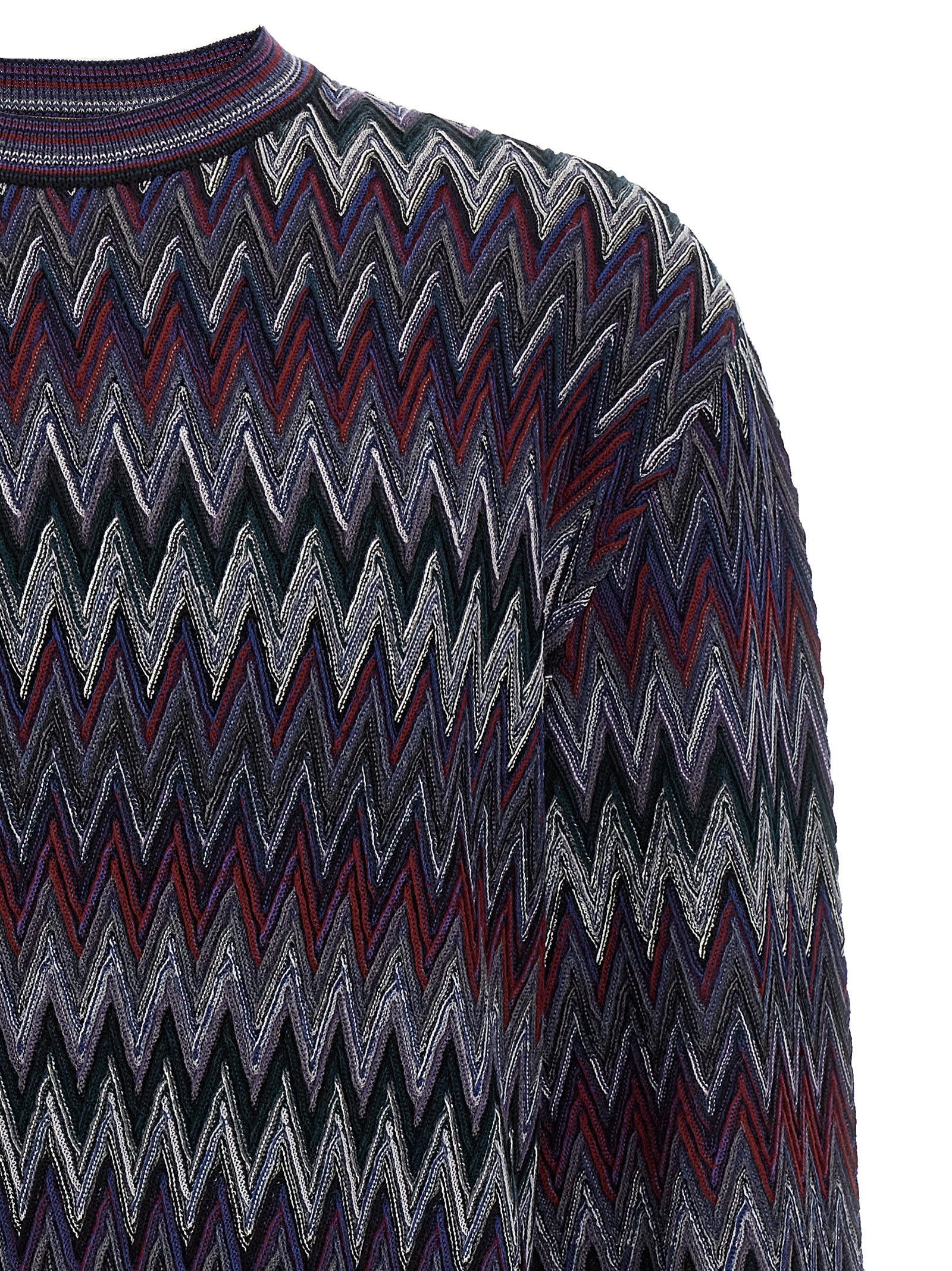 Cardigan by Missoni for men in wool blue & patterned showcases a captivating silhouette, artfully detailed with a captivating and crew neckline for a truly sophisticated captivating look.