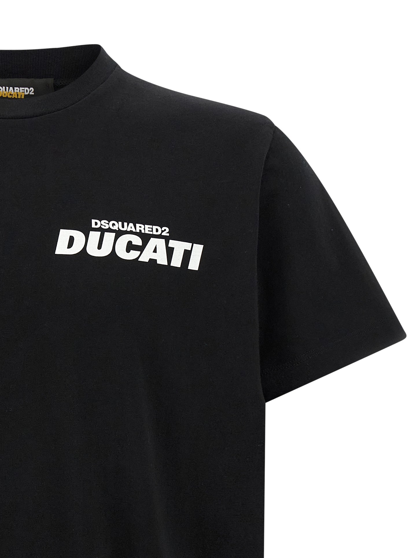T-Shirt by Dsquared² for men in cotton bicolour, black, white & print showcases a dramatic silhouette, elegantly detailed with a dramatic crew neckline and for a truly dramatic finish.