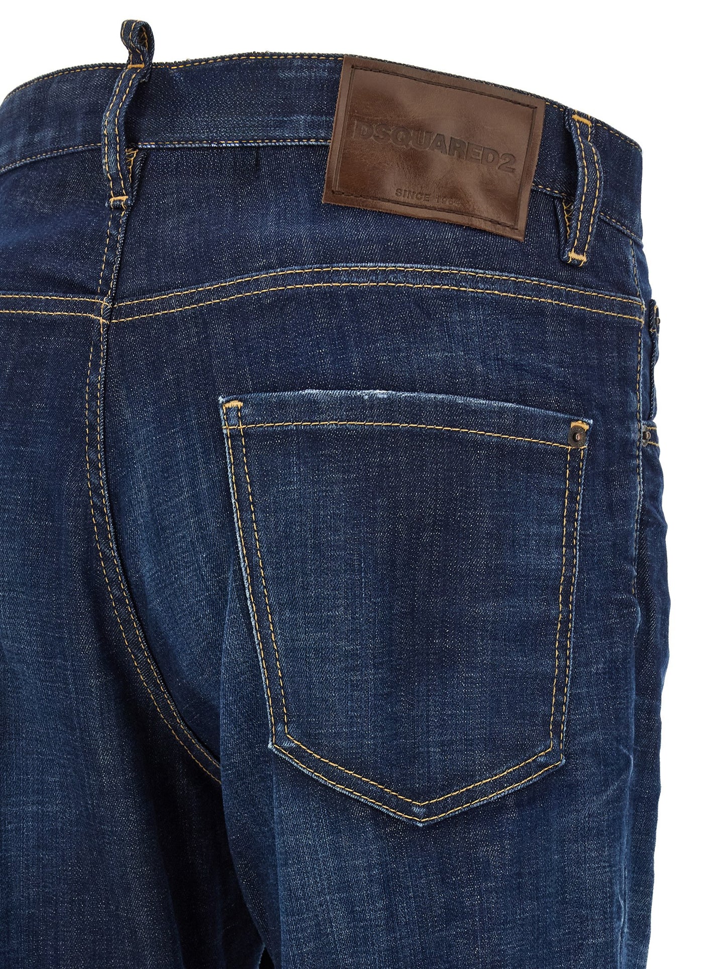 Jeans by Dsquared² for men in stretch denim cotton blue features an sophisticated and straight-leg with a precise long, creating a sophisticated and sophisticated silhouette.