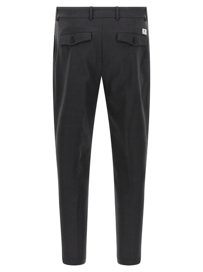 Trousers by Department 5 for men in polyester & virgin wool gray presents a perennial silhouette, meticulously tailored with a cropped cut, cropped finish, and an elegant .