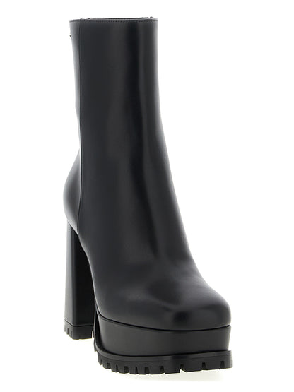 Platform Ankle Boots by Gianvito Rossi for women in calfskin leather black showcases a ergonomic silhouette from the Ribbon Women's Calfskin Leather Platform Ankle Boots collection, featuring a ergonomic platform and a ergonomic square toe style.