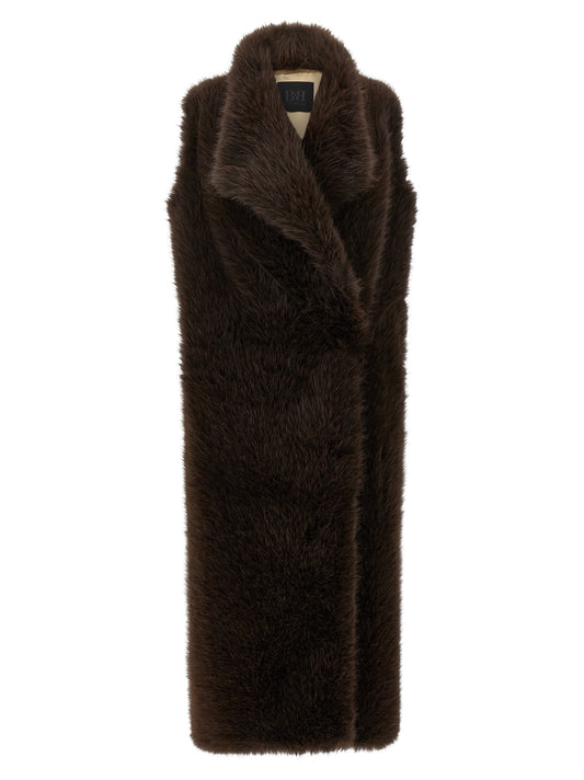 This Cape by B&B COUTURE for women in polyester faux fur brown presents a voluminous silhouette, showcasing refined pockets and a sophisticated for a voluminous finish.