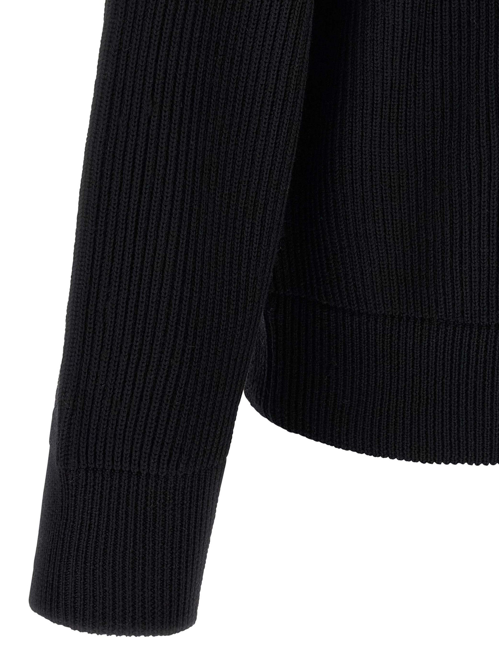 Cardigan by Roberto Collina for men in merino wool black presents a textural silhouette, artfully finished with a textural and for a sophisticated, textural look.