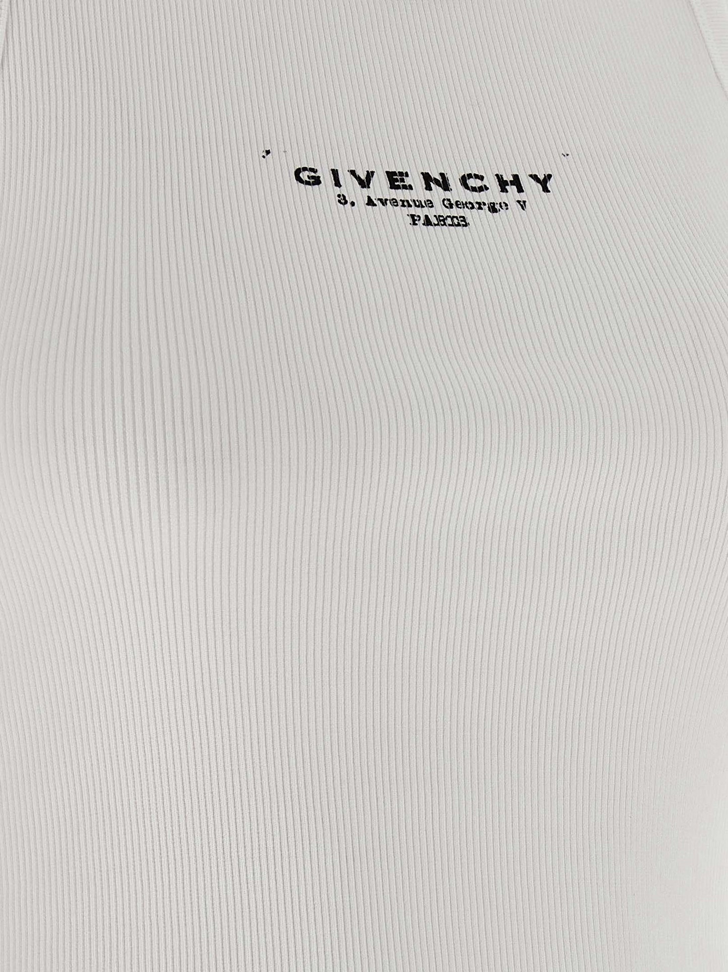 T-Shirt by Givenchy for women in stretch cotton white & print features an edgy silhouette, meticulously detailed with a sophisticated and for a truly edgy finish.