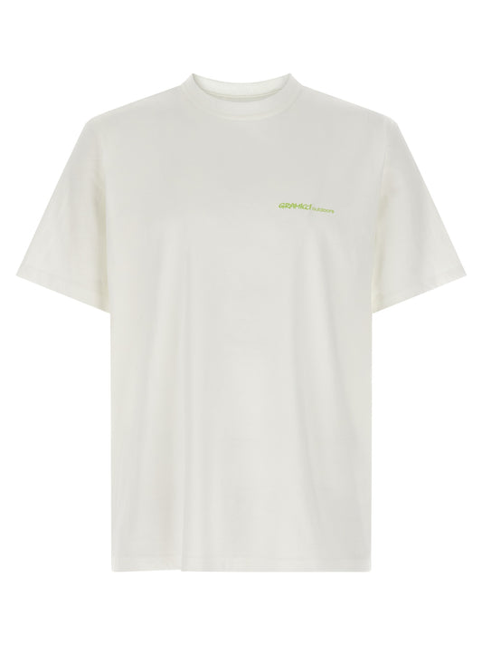 Activewear T-Shirt by Gramicci for men in organic cotton white & print features a sporty silhouette with long-sleeve and crew neckline, showcasing innovative for a sporty finish.