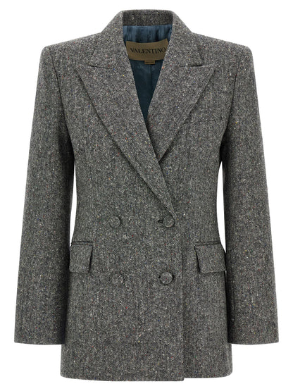 This Blazer by Valentino Garavani for women in polyamide virgin wool crepe gray & patterned presents a tailored silhouette, meticulously tailored with a tailored split neckline and distinctive for a tailored finish.