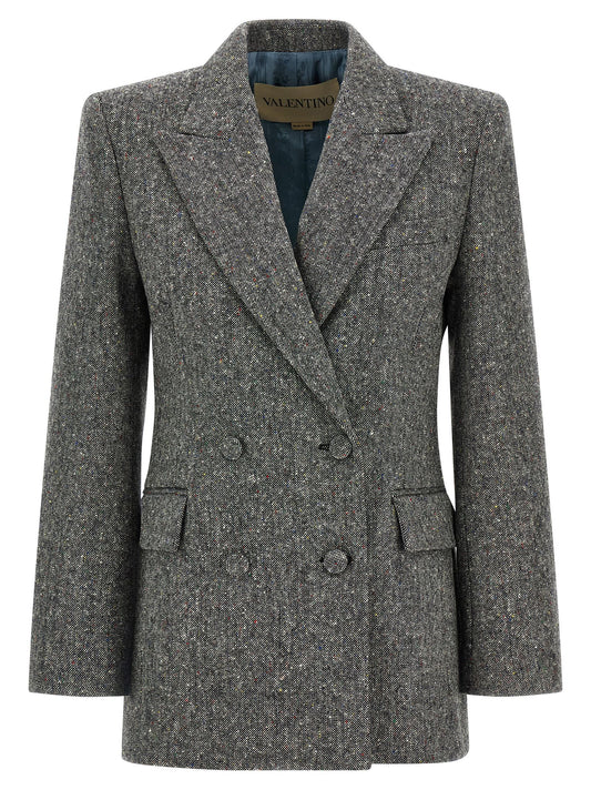 This Blazer by Valentino Garavani for women in polyamide virgin wool crepe gray & patterned presents a tailored silhouette, meticulously tailored with a tailored split neckline and distinctive for a tailored finish.