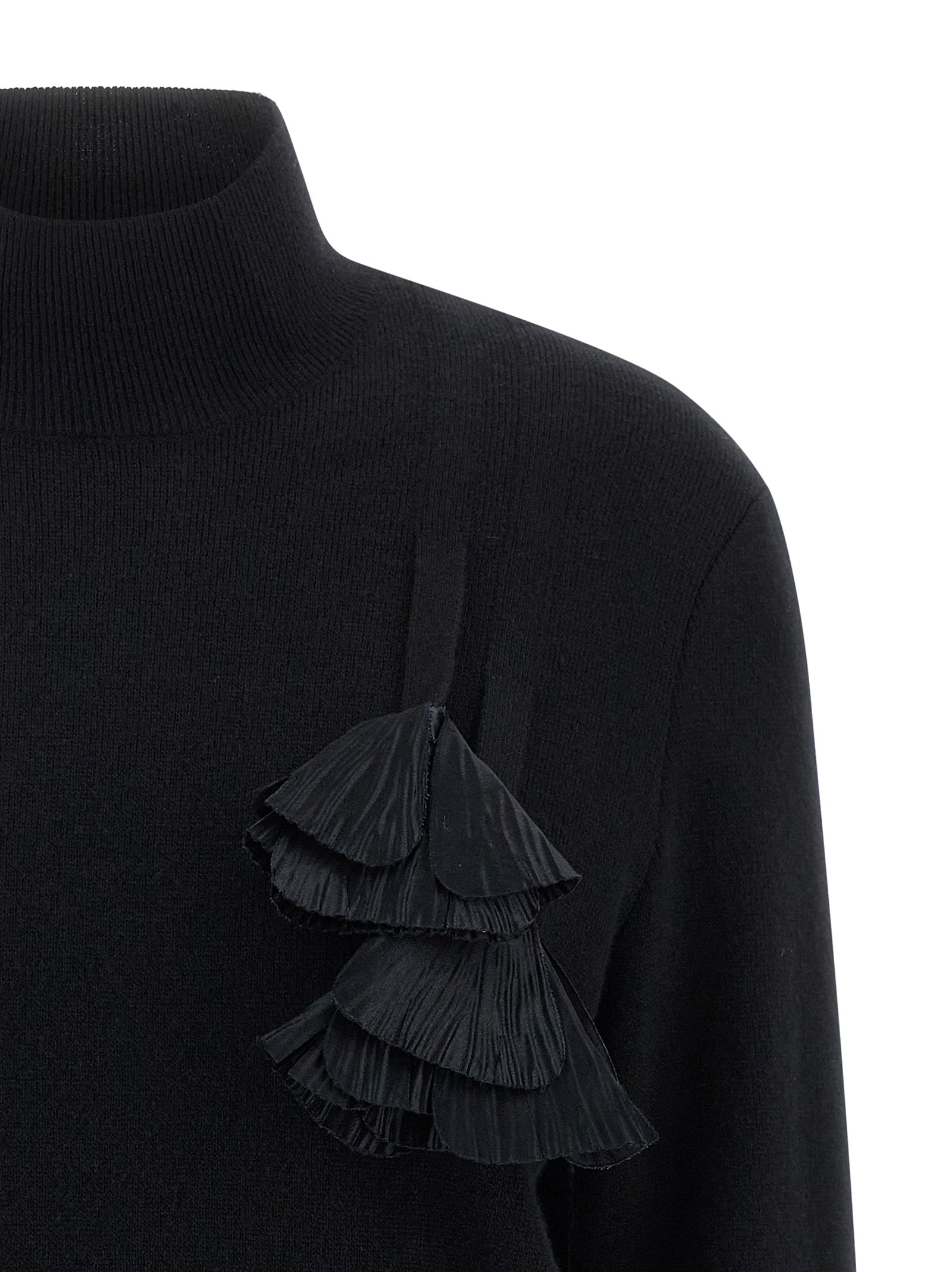 Cardigan by Ferragamo for women in cashmere virgin wool black & floral showcases a captivating silhouette, artfully detailed with a captivating and mock neckline for a truly sophisticated captivating look.