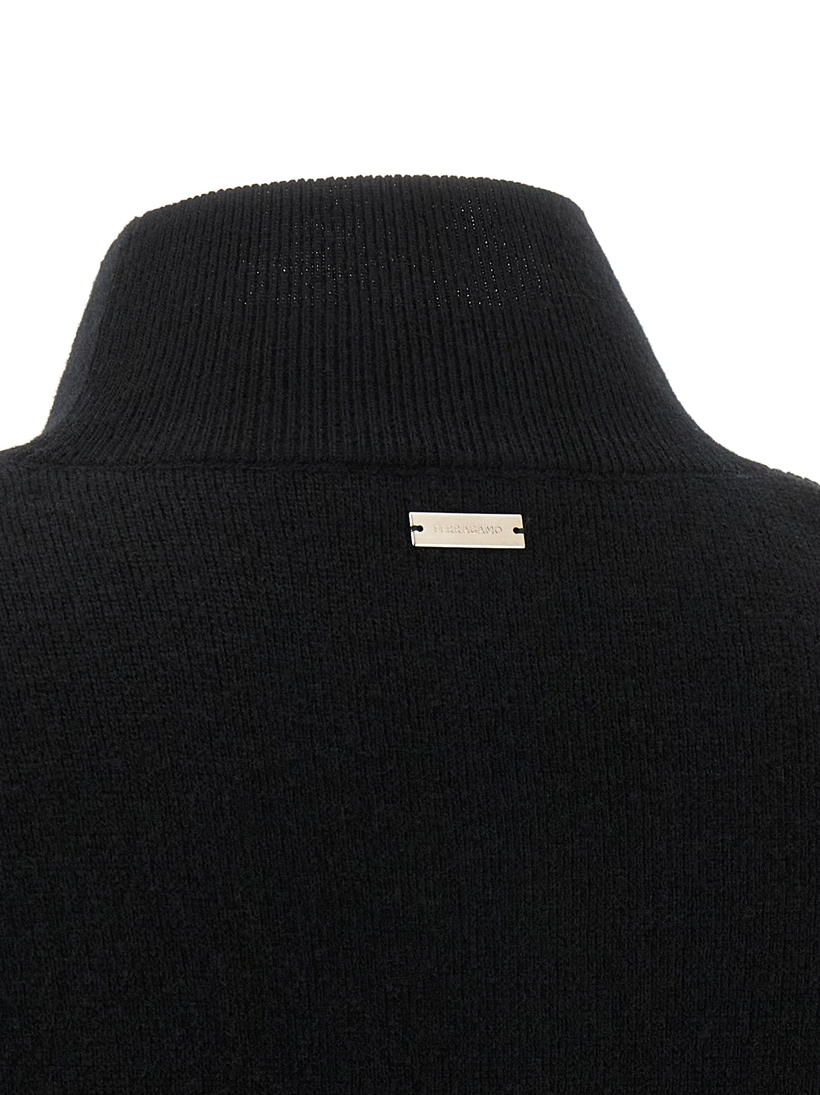 Cardigan by Ferragamo for women in cashmere virgin wool black & floral features an impeccable silhouette, showcasing a sophisticated and detail for a truly impeccable finish.