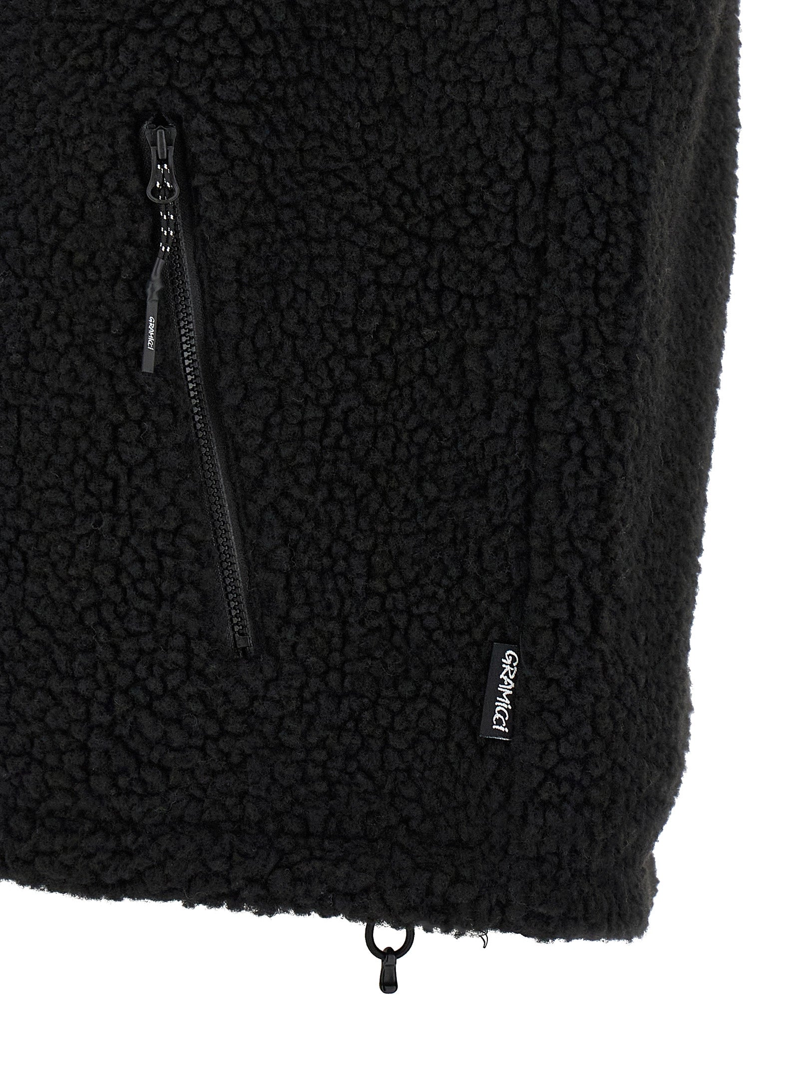 Vest by Gramicci for men in sherpa polyester & nylon black features a chic silhouette, expertly detailed with a refined and premium for a truly chic look.