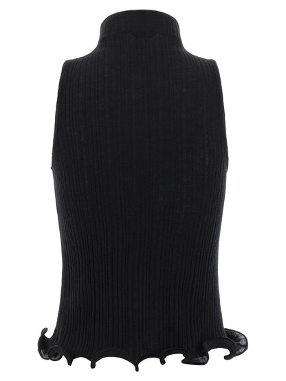 T-Shirt by Fendi for women in cotton polyester black showcases a unassuming silhouette, artfully detailed with a refined high-neck neckline and unassuming for a sophisticated, contemporary look.