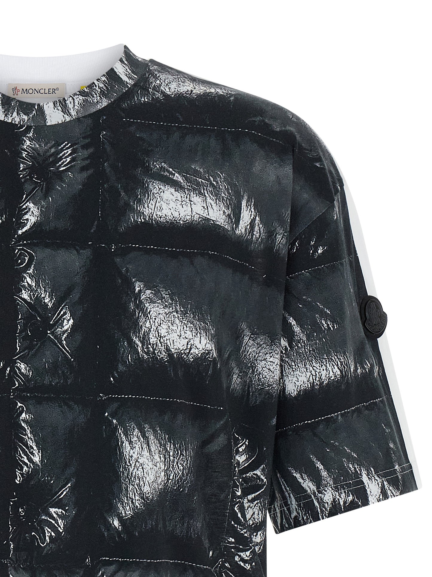 T-Shirt by MONCLER GENIUS for men in cotton black & print features a plush silhouette, showcasing a sophisticated and for a truly plush finish.