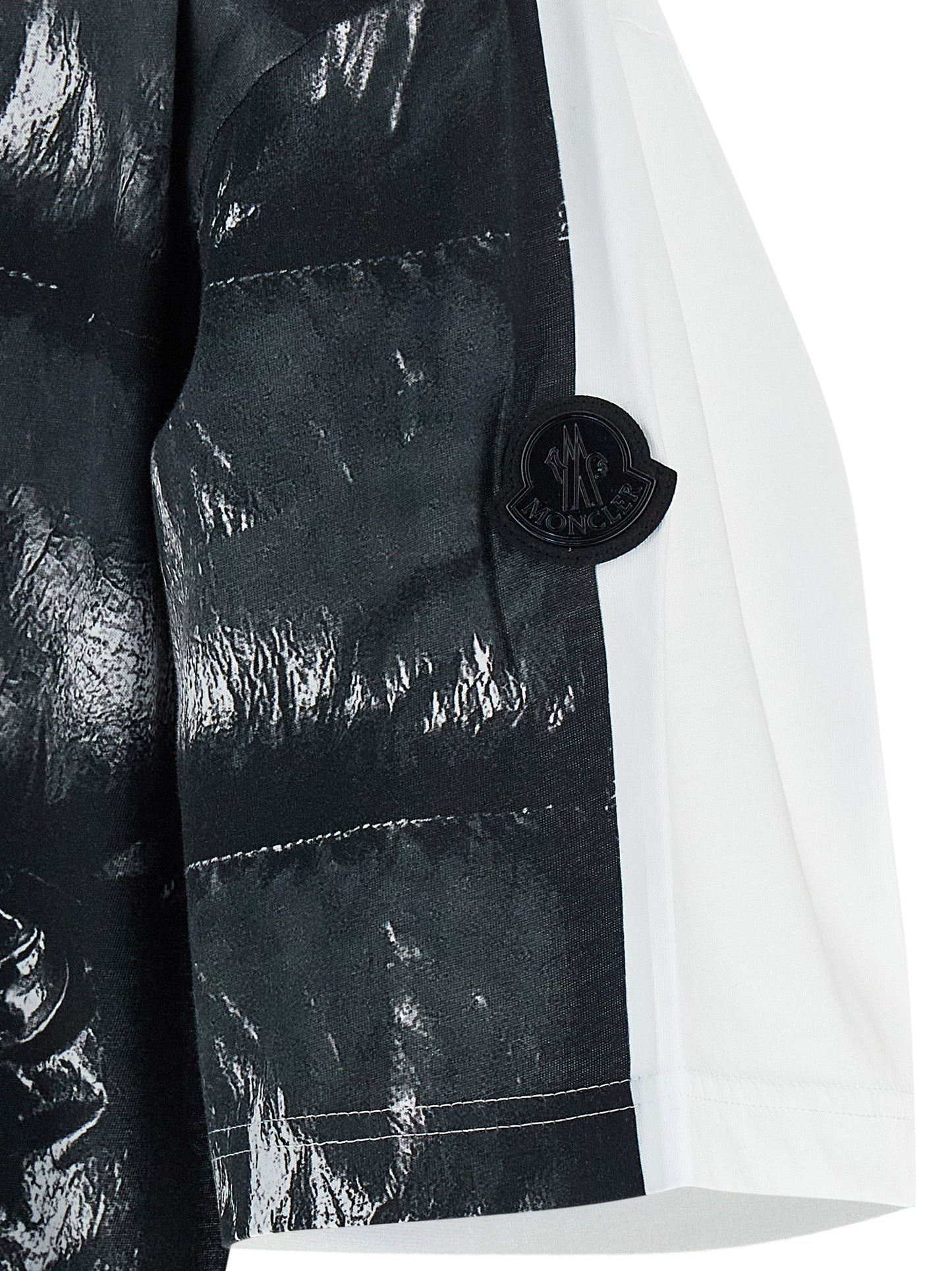 T-Shirt by MONCLER GENIUS for men in cotton black & print showcases a fashionable silhouette, elegantly detailed with a fashionable and for a sophisticated, high-fashion look.