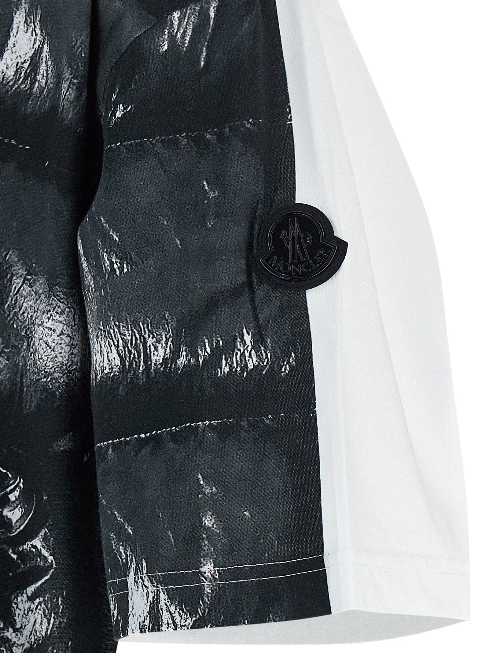 T-Shirt by MONCLER GENIUS for men in cotton black & print showcases a fashionable silhouette, elegantly detailed with a fashionable and for a sophisticated, high-fashion look.