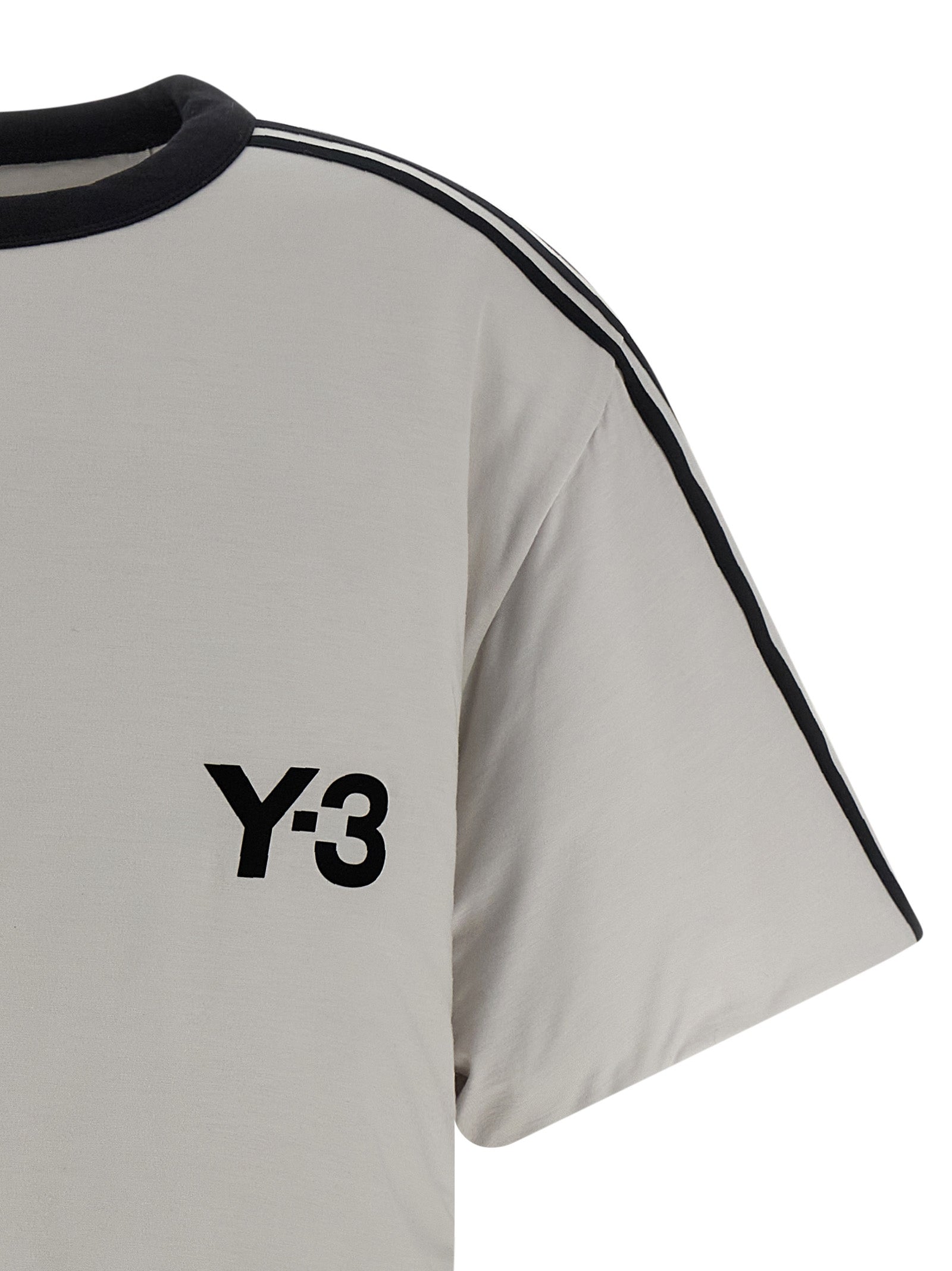T-Shirt by Y-3 for men in lyocell & silicone gray features an edgy silhouette, meticulously detailed with a sophisticated and crew neckline for a truly edgy finish.