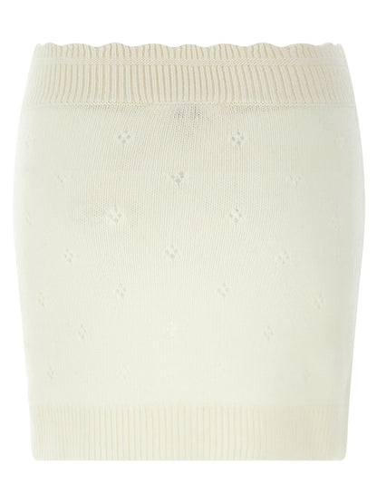 Skirt by Chloé for women in cashmere white, patterned & jacquard showcases a sultry silhouette, elegantly defined by its mini long and the sophisticated sultry design of the Women's Cashmere Mini Long Skirt.