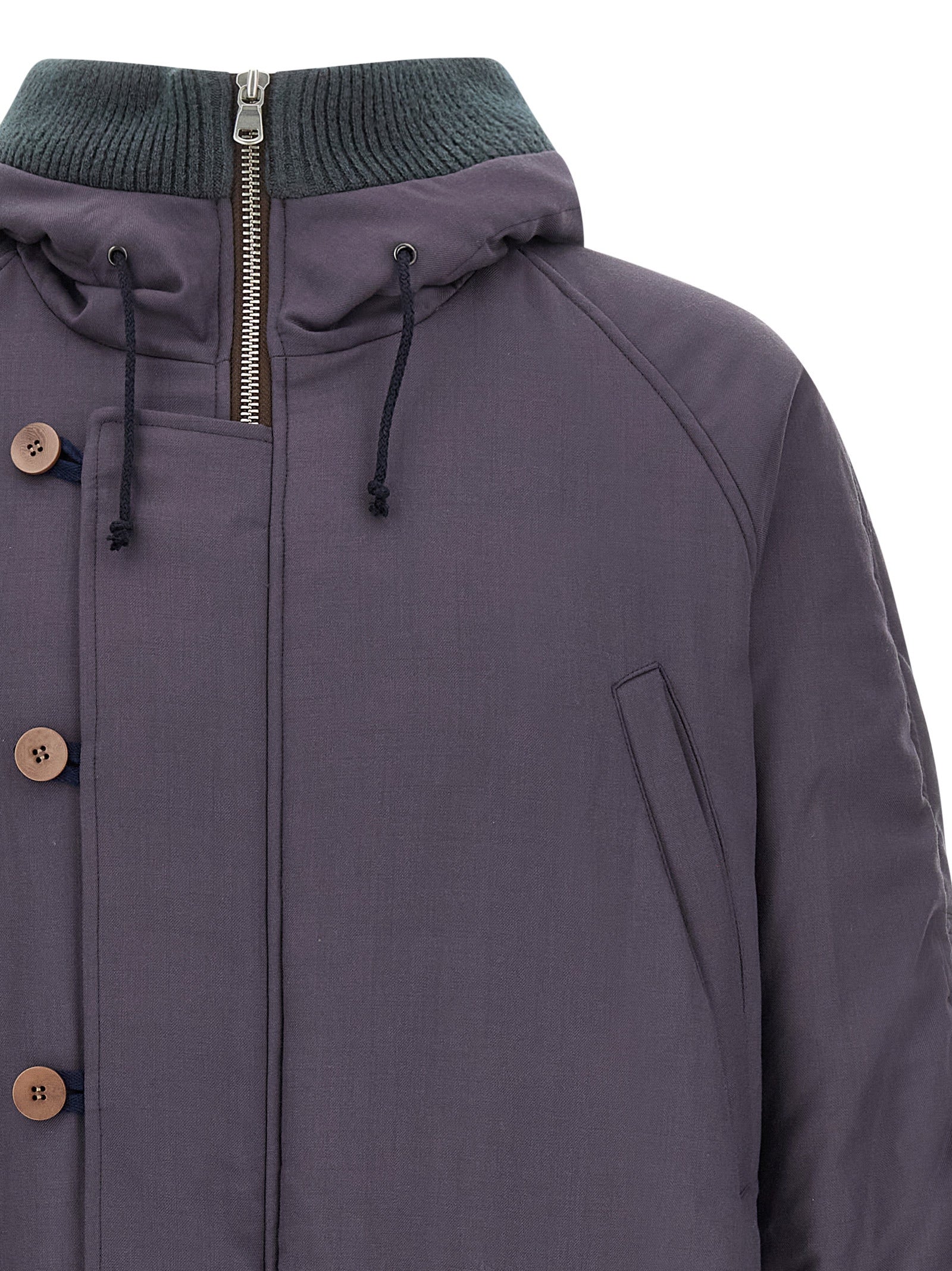 This Hooded Parka by Magliano for men in virgin wool & cotton purple presents a enveloping silhouette, meticulously detailed with pockets, hooded & insulated and a enveloping hooded neckline.