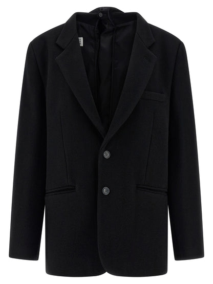This Blazer by MM6 Maison Margiela for women in polyester & virgin wool black, white & signature presents a tailored silhouette, meticulously tailored with a tailored and distinctive for a tailored finish.