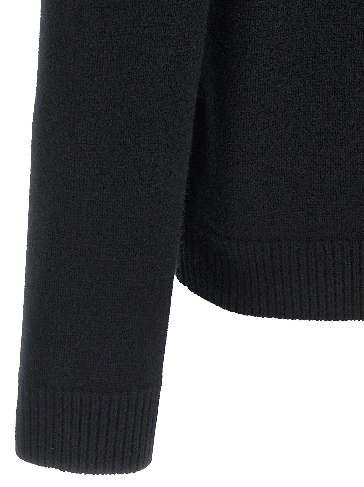 Cardigan by Maison Kitsuné for men in merino wool black features an crisp silhouette, showcasing a sophisticated and detail for a truly crisp finish.