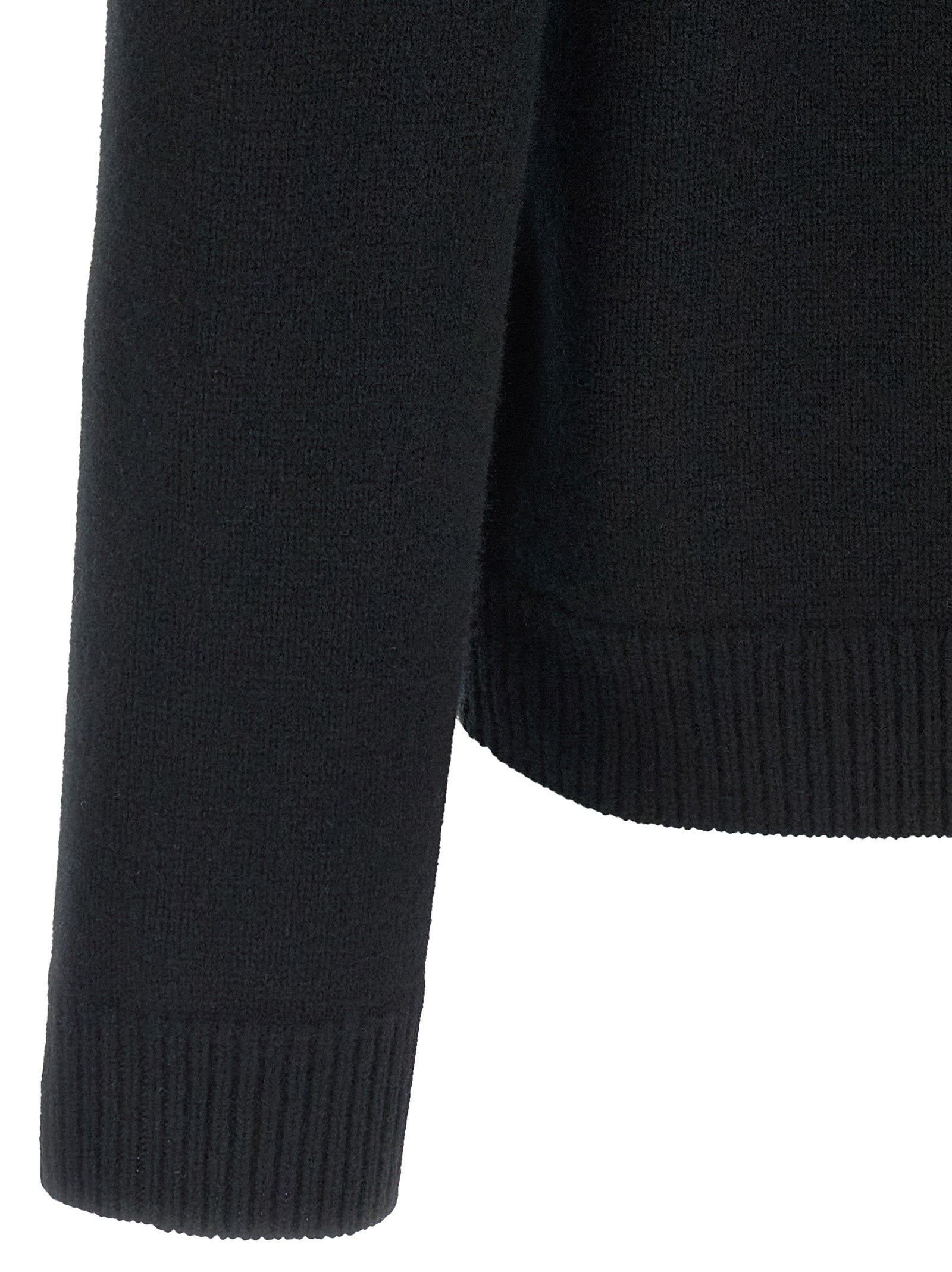 Cardigan by Maison Kitsuné for men in merino wool black features an crisp silhouette, showcasing a sophisticated and detail for a truly crisp finish.